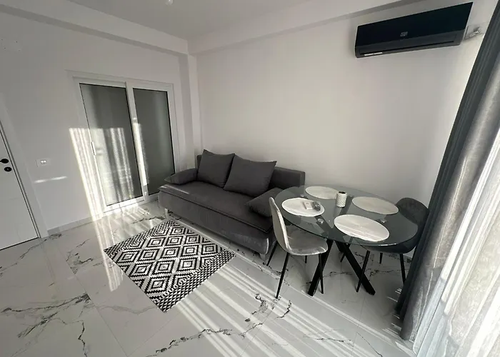 Matymar Black & White Agigea