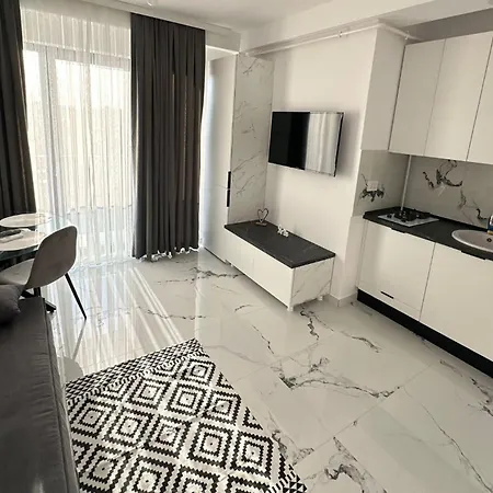 Matymar Black & White Agigea