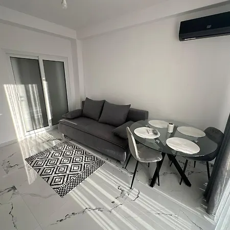 Matymar Black & White Agigea